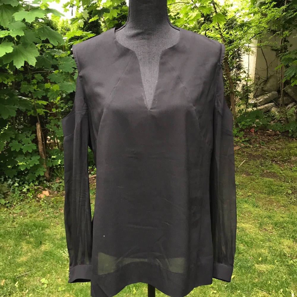 Stella & Jamie cold shoulder top